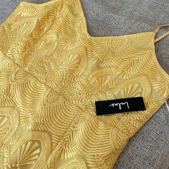 NWT Lulus yellow lace tank top - Picture 3 of 6